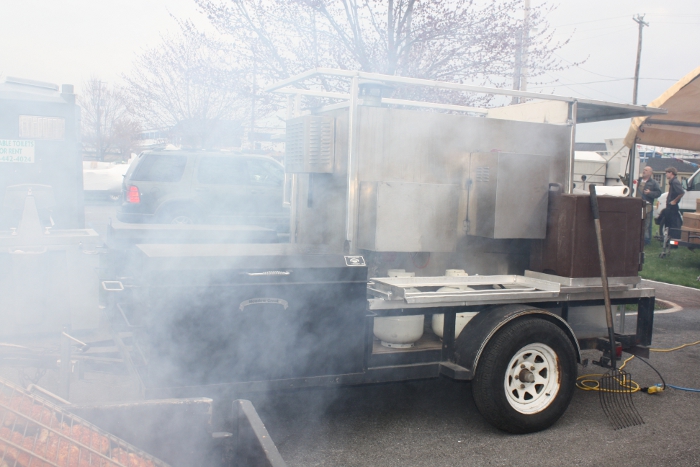 Meadow Creek Barbecue Trailer With Mounted Chicken Cookers